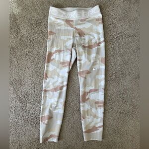 Nike pro camo leggings